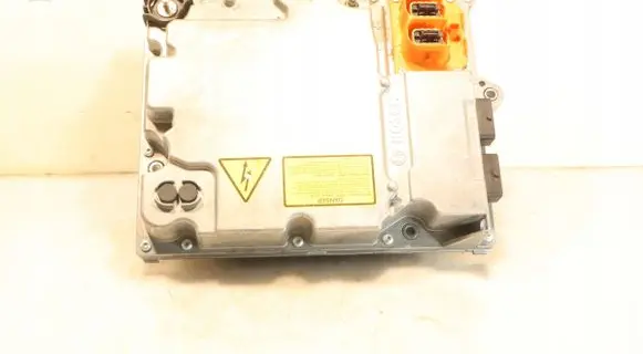 Voltage converter inverter