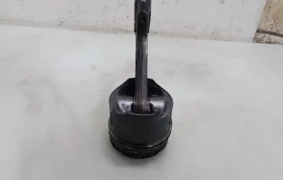 Mercedes-Benz E W211 Piston with connecting rod 8854