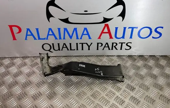 Audi A5 8T 8F Fender mounting bracket 8T0821136