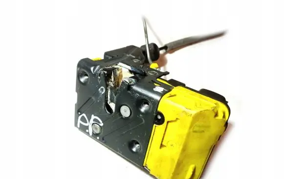 Volvo XC90 Front door lock YV1CT714681447494