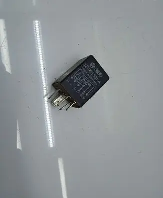 Volkswagen Golf III Window wiper relay 321955531A