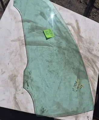 Peugeot 206 Front door window glass four-door 325656