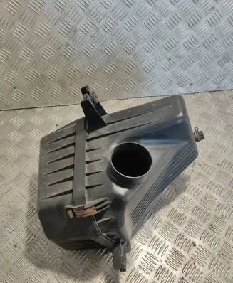 Suzuki Grand Vitara II Air filter box 67JA01