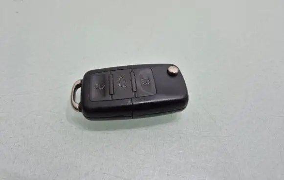 Volkswagen Touran I Ignition key/card 