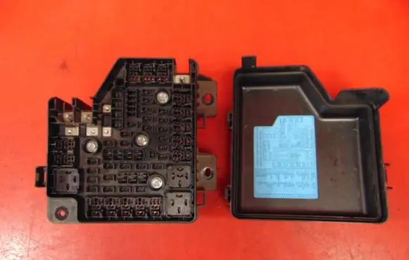 Hyundai Santa Fe Fuse module 919502B100