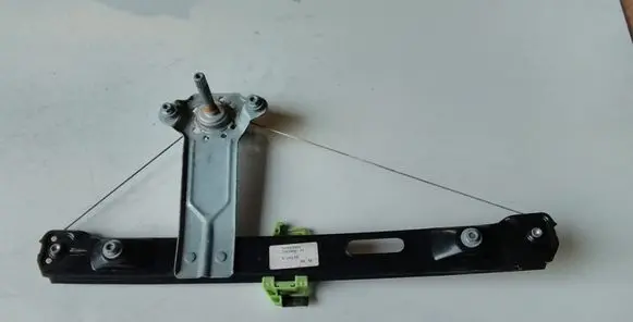 Rear door manual window regulator