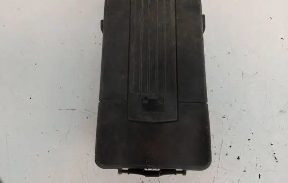 Volkswagen PASSAT B7 Battery box tray cover/lid 3C0915443A