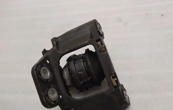 Volvo XC60 Engine mount bracket 31686885 31686885F