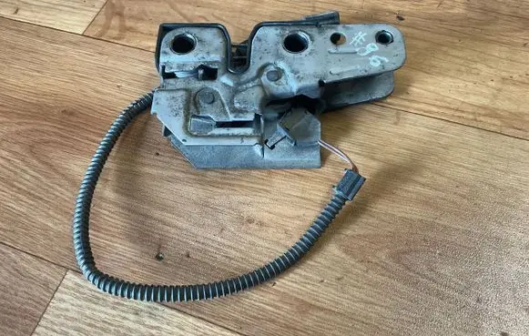 Volkswagen Caddy Engine bonnet/hood lock/catch 1T0823509D 151692