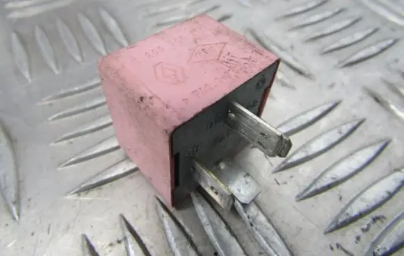 Renault Clio II Other relay 8200308271 20240041