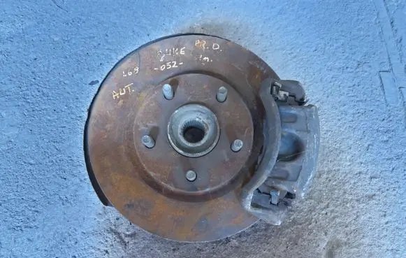 Nissan Juke I F15 Front wheel hub