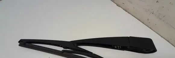 Rear wiper blade arm
