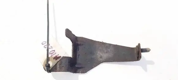 Engine mounting bracket
