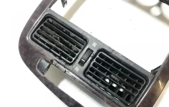 Toyota Avensis T220 Dash center air vent grill