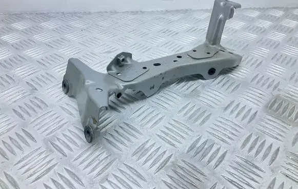 Audi A3 S3 8V Fender mounting bracket 8V0821135A 8V0821131