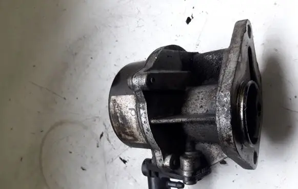Volvo S40, V40 Vacuum pump