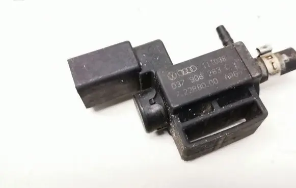 Skoda Octavia Mk2 (1Z) Vacuum valve 037906283C