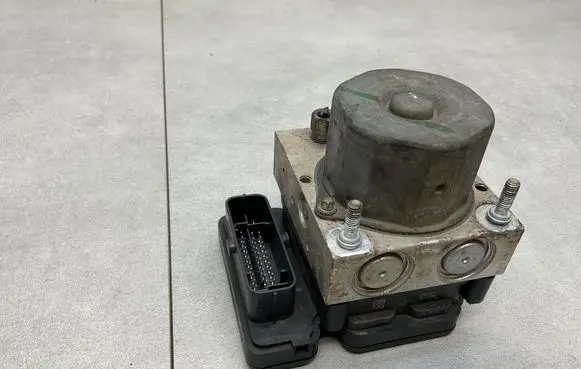 Nissan Qashqai ABS Pump 476604EA0E