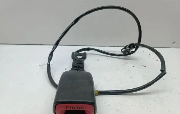 Mitsubishi Lancer VIII Front seatbelt buckle E034501 B480