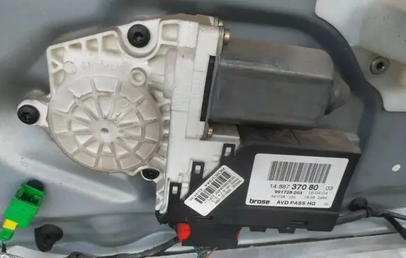 Peugeot 807 Front door window regulator motor 1488737080 991728203