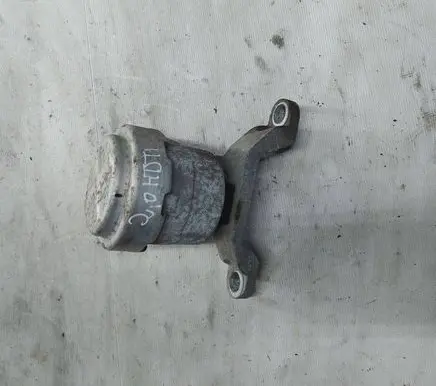 Engine mount bracket