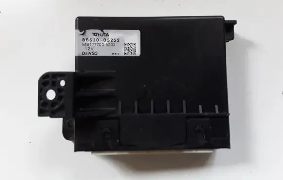 Toyota Avensis T270 Air conditioning/heating control unit 8865005252