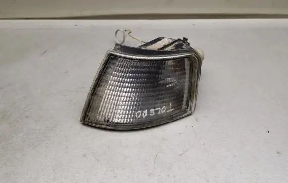 Seat Toledo I (1L) Front indicator light