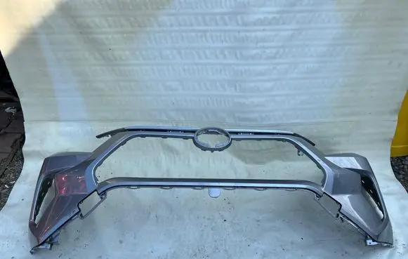 Toyota RAV 4 (XA40) Front bumper