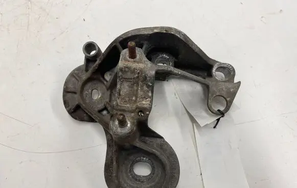 Audi A4 S4 B7 8E 8H Engine mounting bracket 8E0411309N