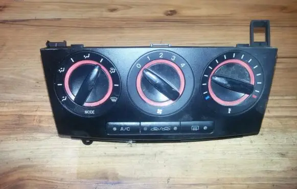 Mazda 3 I Climate control unit C4429