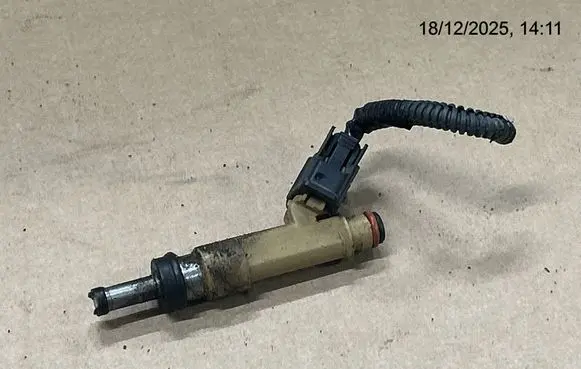 Toyota Prius (XW30) Fuel injector 2325037010