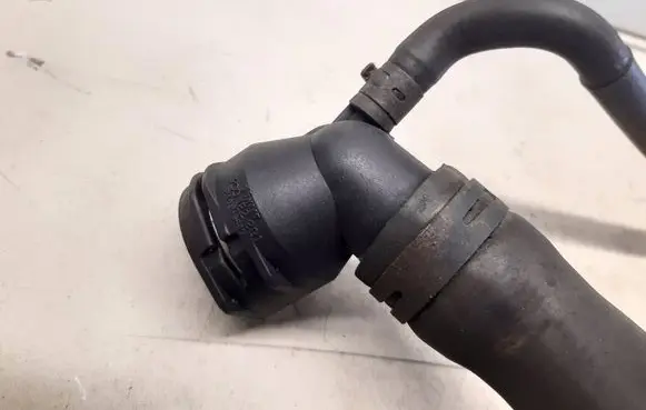 Volkswagen PASSAT B6 Engine coolant pipe/hose 3C0122291