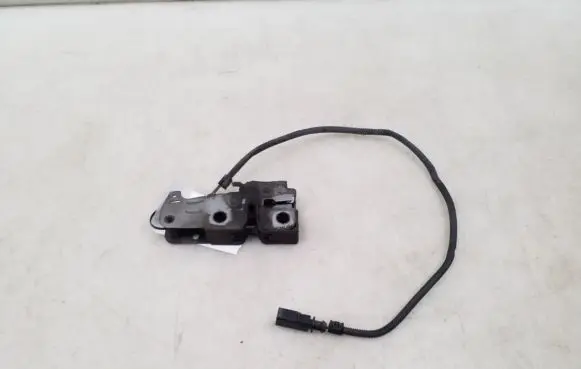 Volkswagen Tiguan Engine bonnet (hood) release handle 5N0823503A