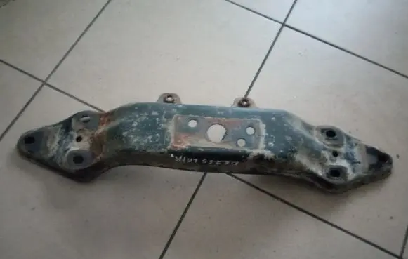 Subaru Legacy Gearbox mounting bracket
