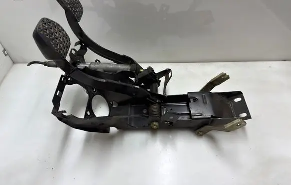 BMW 5 E34 Pedal assembly 1981512