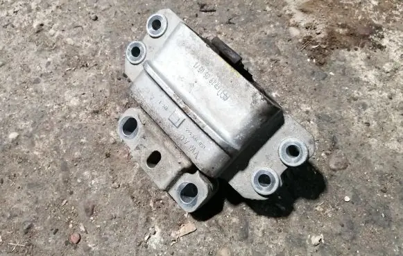 Volkswagen Golf Plus Engine mount bracket 1K0199555L