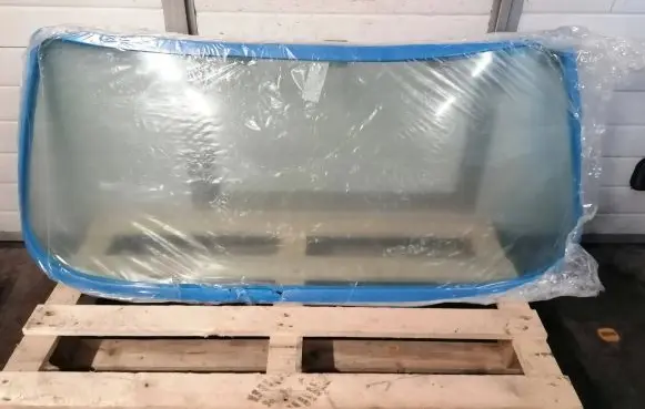 Mercedes-Benz 250 280 W108 Front windscreen/windshield window A1086710410