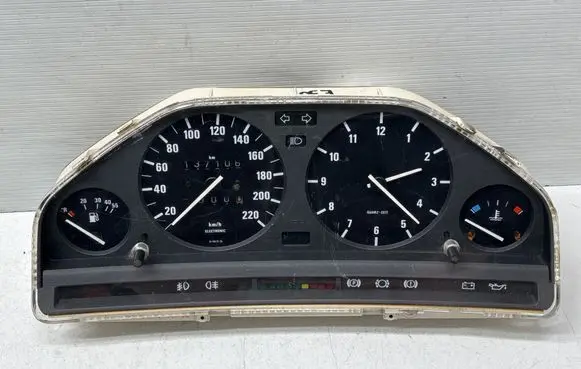 BMW 3 E30 Speedometer (instrument cluster) 88311109 87001143
