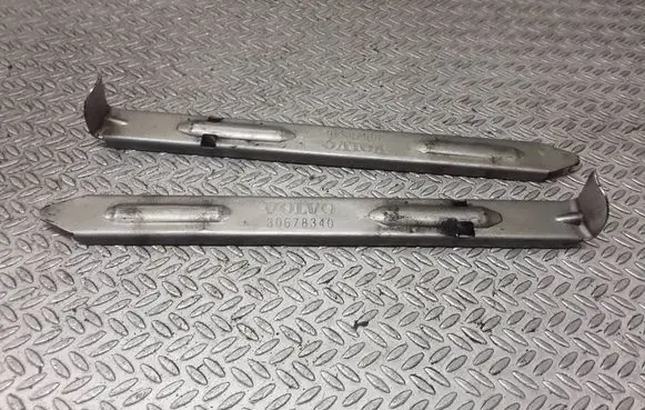 Volvo V70 Headlight/headlamp mounting bracket 30678340