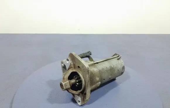 Renault Clio III Starter motor 8200836473