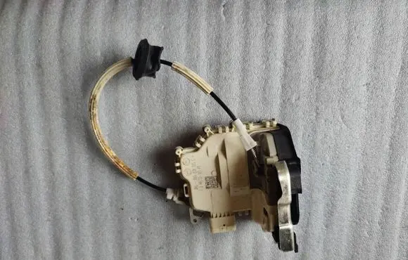 Audi Q5 SQ5 Rear door lock 8K0839015C