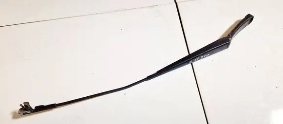 Skoda Octavia Mk2 (1Z) Front wiper blade arm 1z1955410