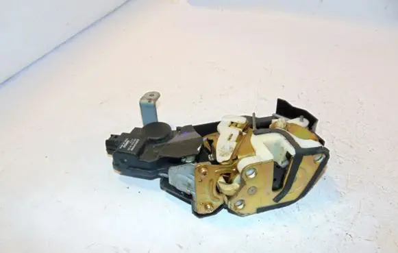 Mitsubishi Pajero Rear door lock MR512244 1015280120