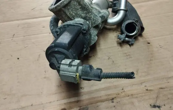 Fiat 500 EGR valve 04711051