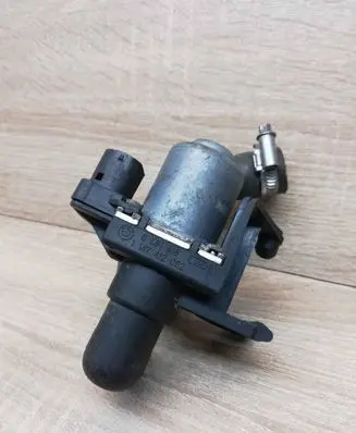 BMW 3 E36 Coolant heater control valve 8391418 1147412052