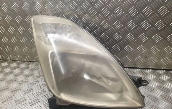 Toyota Prius (NHW20) Headlight/headlamp