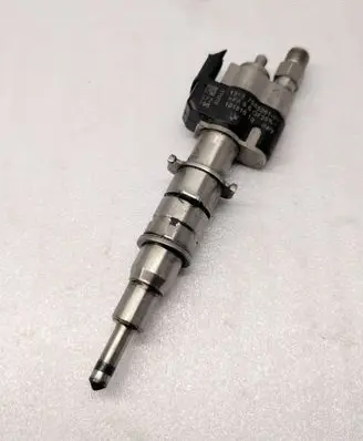 BMW 7 F01 F02 F03 F04 Fuel injector 7585261 10181010 PA66GF3596