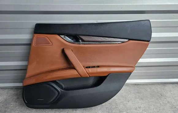 Maserati Quattroporte Rear door card panel trim prawytyrechtsbrz