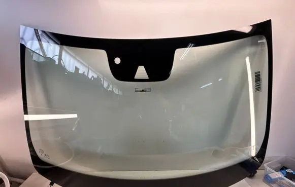 Volvo XC90 Front door window glass four-door E000233