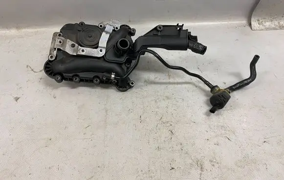 Audi Q7 4M Oil breather separator 06E103547N